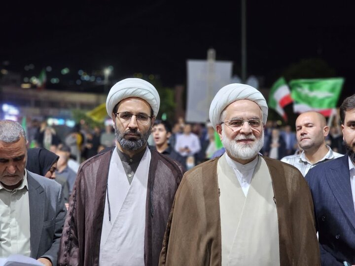 تصاویر/ قاب‌هایی از ایستادگی و همدلی؛ تجلی عشق به وطن و عهد با ولایت در دیار سنندج