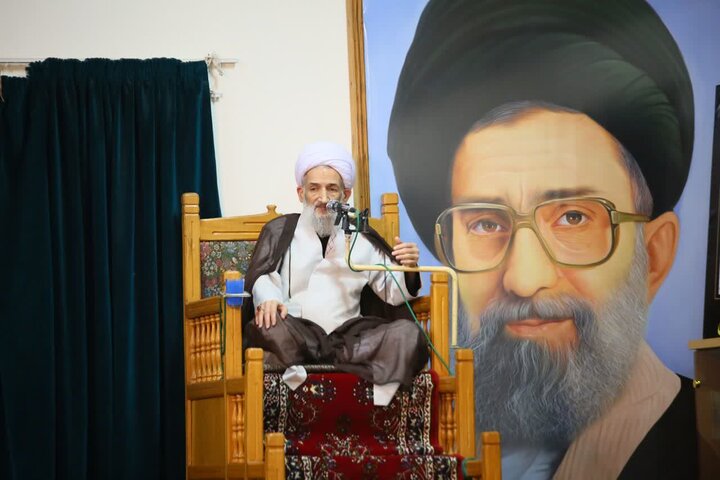 تصاویر/ حضور حجت الاسلام و المسلمین محمدی لائینی در اولین سالگرد شهادت پاسدار شهید سید مهدی موسوی در روستای سنام