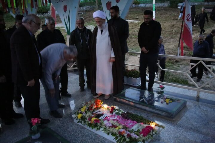 تصاویر/ حضور حجت الاسلام و المسلمین محمدی لائینی در اولین سالگرد شهادت پاسدار شهید سید مهدی موسوی در روستای سنام