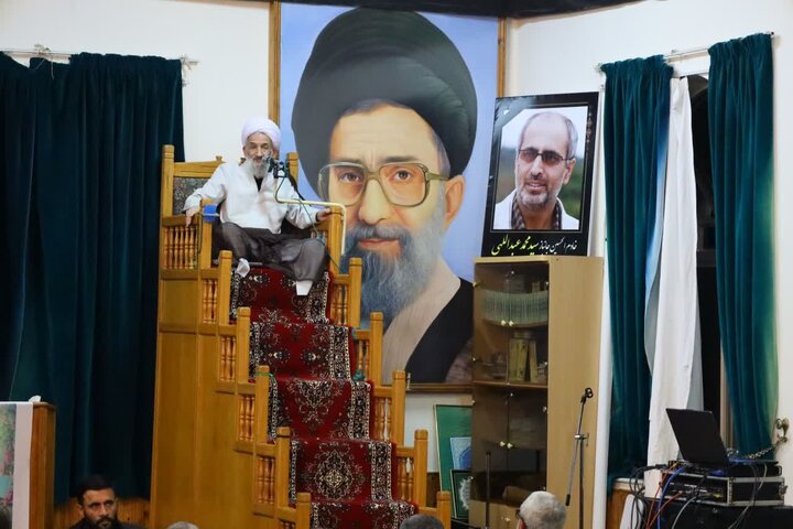 تصاویر/ حضور حجت الاسلام و المسلمین محمدی لائینی در اولین سالگرد شهادت پاسدار شهید سید مهدی موسوی در روستای سنام