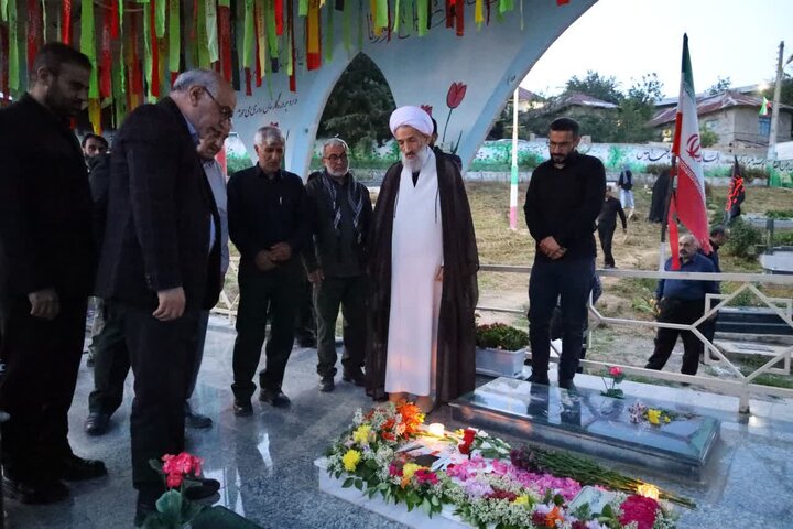 تصاویر/ حضور حجت الاسلام و المسلمین محمدی لائینی در اولین سالگرد شهادت پاسدار شهید سید مهدی موسوی در روستای سنام