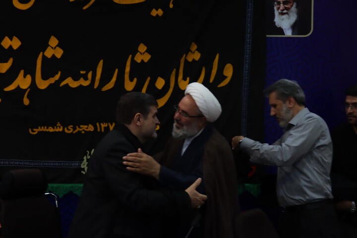 تصاویر / نشست بصیرتی و معنوی مداحان و فعالان هیئات مذهبی تبریز