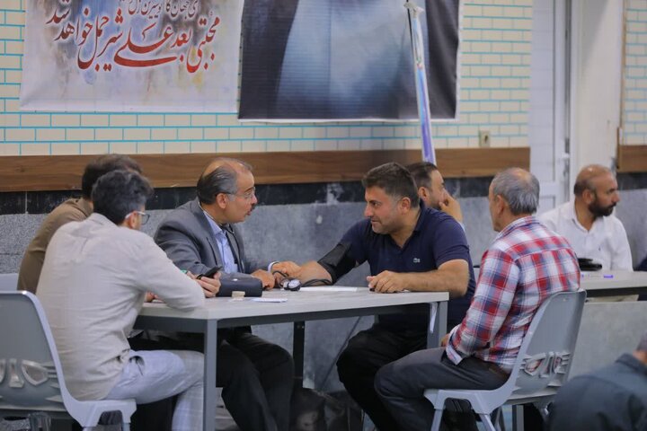 تصاویر/ اقامه نماز جمعه در ساوجبلاغ