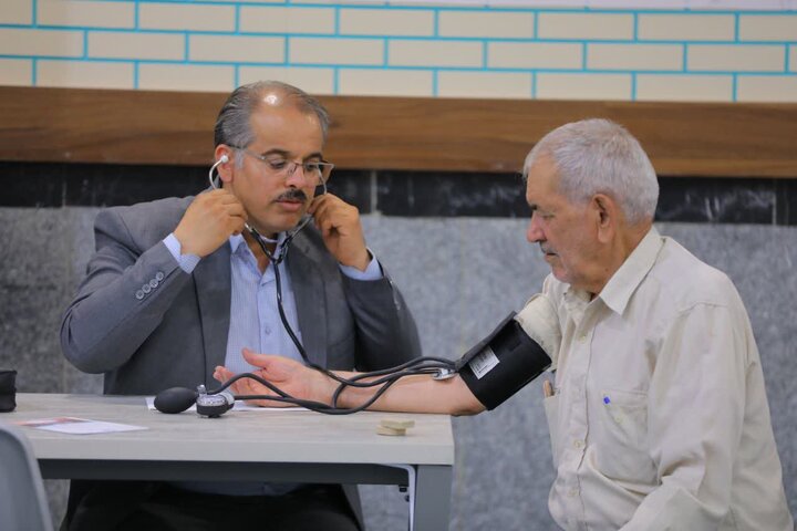 تصاویر/ اقامه نماز جمعه در ساوجبلاغ