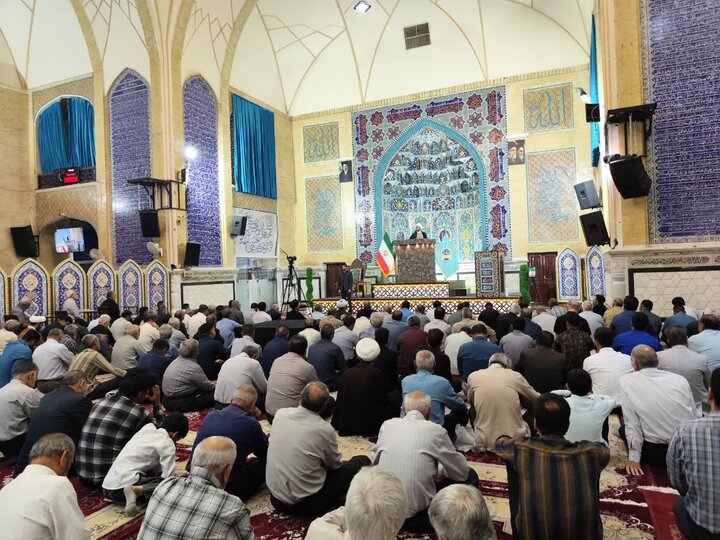 تصاویر/ اقامه نمازجمعه شهر بم