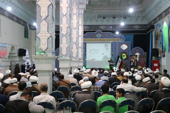 تصاویر|نشست فصلی ائمه جماعات،روحانیون و طلاب خمینی‌شهر