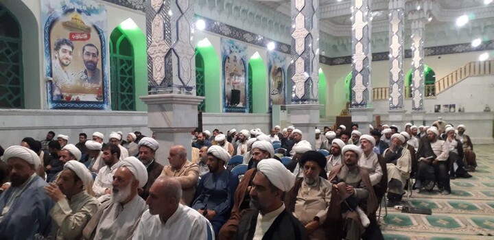 تصاویر|نشست فصلی ائمه جماعات،روحانیون و طلاب خمینی‌شهر