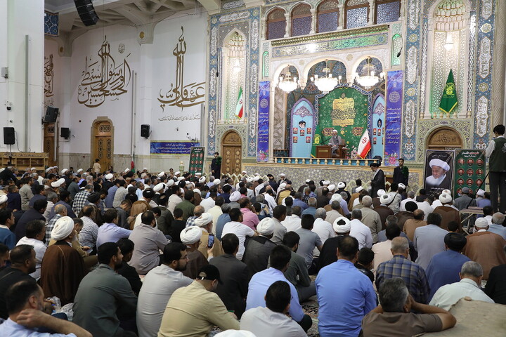 بزرگداشت آیت‌الله العظمی فیاض و شهدای جنگ تحمیلی ۱۲ روزه در حرم بانوی کرامت + فیلم و عکس