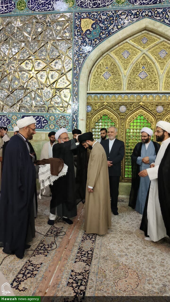 آیین باشکوه عمامهگذاری طلاب هندی مدرسه شهید ثالث در حرم بانوی کرامت برگزار شد