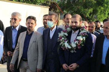 تصاویر/ مراسم استقبال مردم نکا از نفر اول رشته حفظ کل پنجمین دوره مسابقات بین المللی قرآن کریم جایزه کربلا