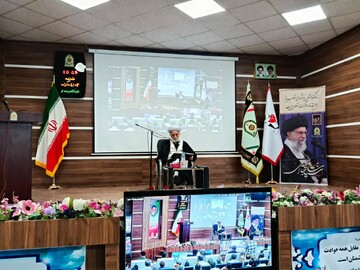 شهدا با ایثار خود عزت و شرافت را برای کشور به ارمغان آوردند
