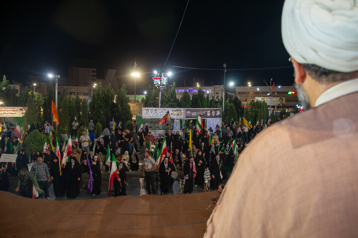 تصاویر/ اقامه نماز استغاثه در شب صد و چهارم اجتماعات میدان آزادی کرمان