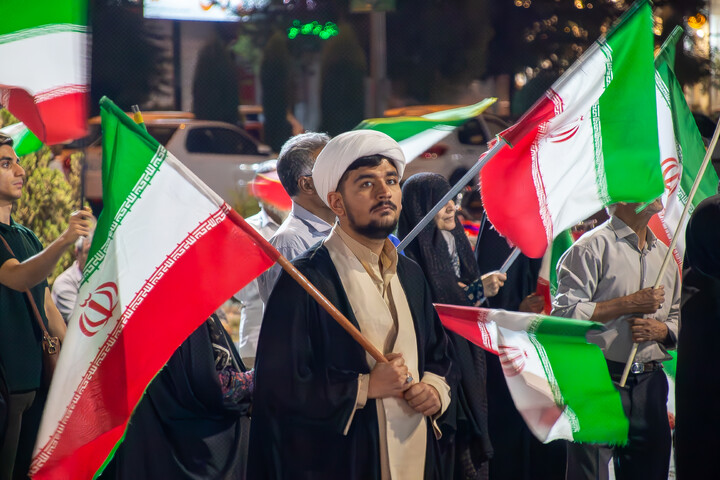 تصاویر/ اقامه نماز استغاثه در شب صد و چهارم اجتماعات میدان آزادی کرمان