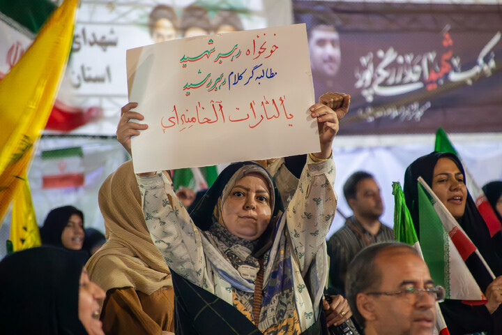 تصاویر/ اقامه نماز استغاثه در شب صد و چهارم اجتماعات میدان آزادی کرمان