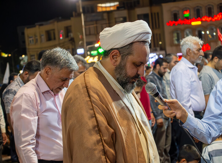 تصاویر/ اقامه نماز استغاثه در شب صد و چهارم اجتماعات میدان آزادی کرمان