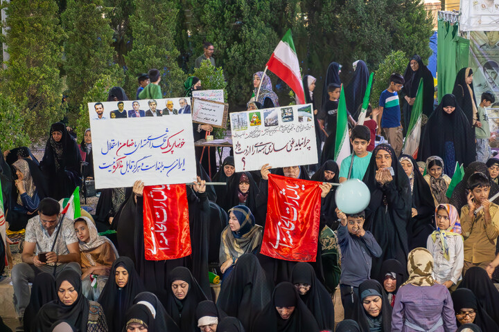 تصاویر/ اقامه نماز استغاثه در شب صد و چهارم اجتماعات میدان آزادی کرمان