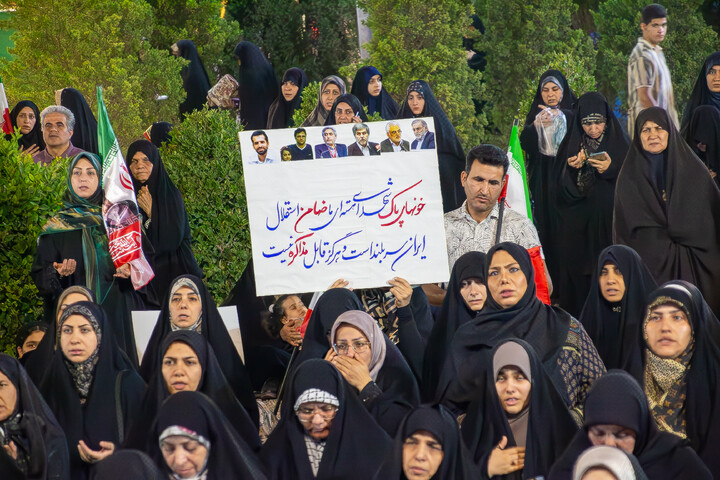 تصاویر/ اقامه نماز استغاثه در شب صد و چهارم اجتماعات میدان آزادی کرمان