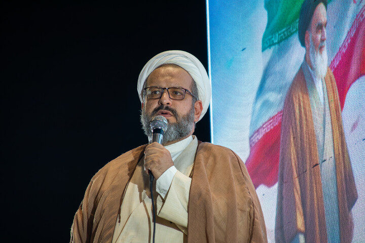 استغاثه به امام زمان(عج) پیوند قلبی مؤمنان با ولیّ خدا را تقویت می‌کند