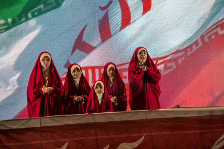 تصاویر/ اقامه نماز استغاثه در شب صد و چهارم اجتماعات میدان آزادی کرمان