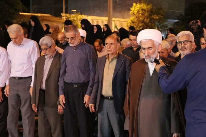 تصاویر/ اقامه نماز استغاثه مردم نکا به درگاه امام زمان (عج)