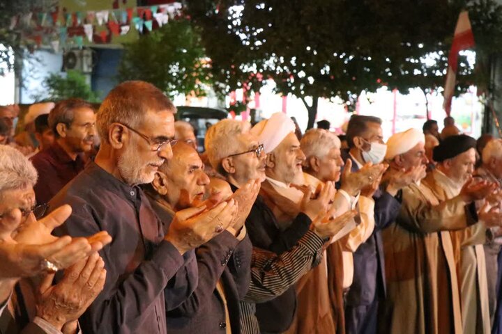 تصاویر/ اقامه نماز استغاثه مردم نکا به درگاه امام زمان (عج)