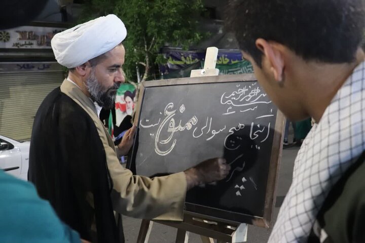 تصاویر/ استمرار فعالیت موکب مدرسه علمیه امام خامنه‌ای ارومیه در تجمعات شبانه