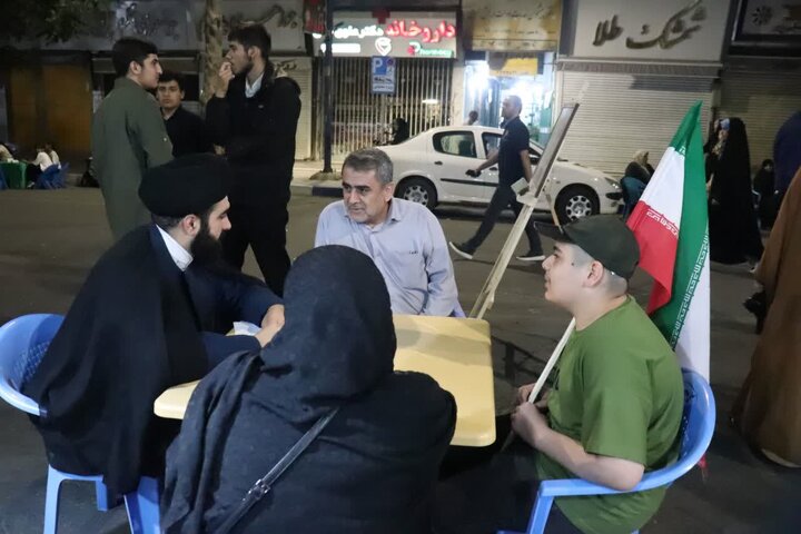 تصاویر/ استمرار فعالیت موکب مدرسه علمیه امام خامنه‌ای ارومیه در تجمعات شبانه