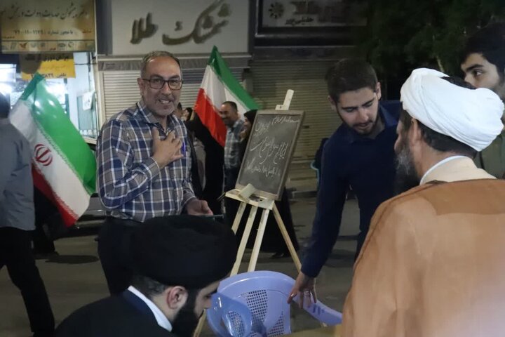 تصاویر/ استمرار فعالیت موکب مدرسه علمیه امام خامنه‌ای ارومیه در تجمعات شبانه