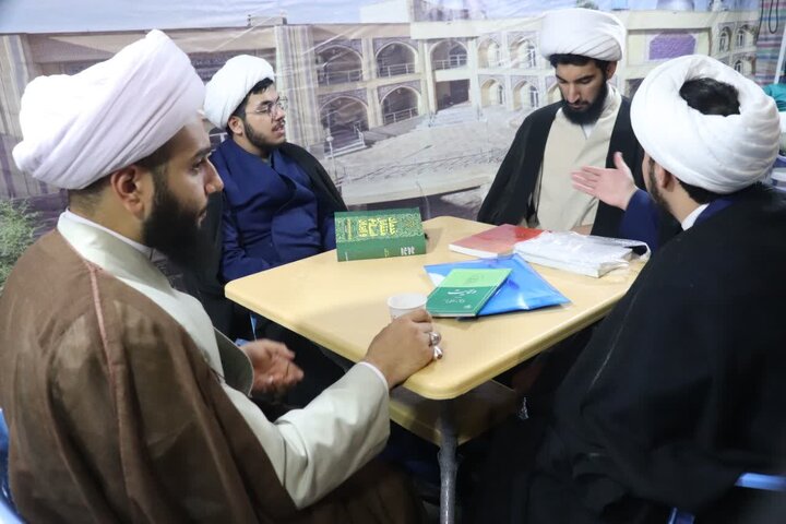 تصاویر/ استمرار فعالیت موکب مدرسه علمیه امام خامنه‌ای ارومیه در تجمعات شبانه