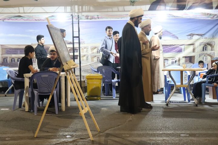 تصاویر/ استمرار فعالیت موکب مدرسه علمیه امام خامنه‌ای ارومیه در تجمعات شبانه