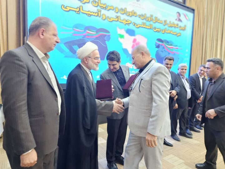 تصاویر/آیین تجلیل از مدال‌آوران، داوران و مربیان کردستانی در عرصه‌های بین‌المللی و آسیایی و گرامیداشت شهدای جنگ رمضان
