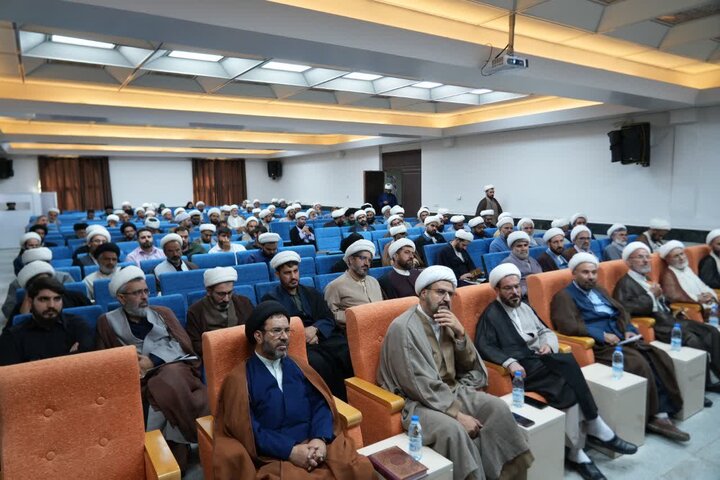 تصاویر/بازخوانی پیام امام شهید در اجلاسیه حوزه پیشرو و سرآمد لرستان