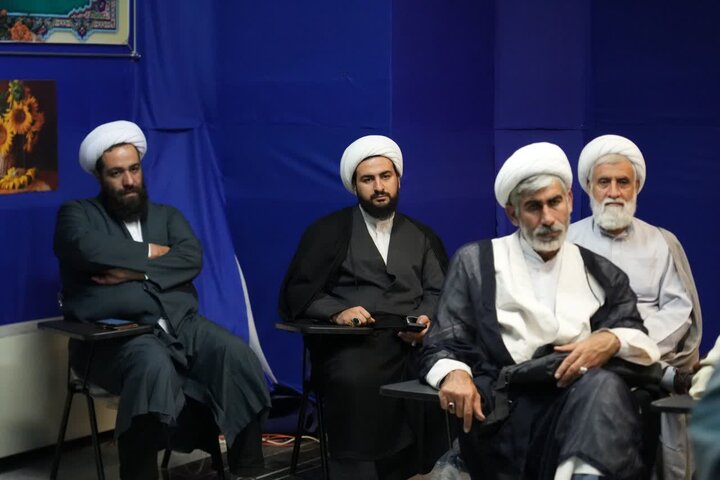 تصاویر/بازخوانی پیام امام شهید در اجلاسیه حوزه پیشرو و سرآمد لرستان