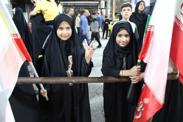 تصاویر/ حضور نوجوانان در تجمع شبانه عباس آباد