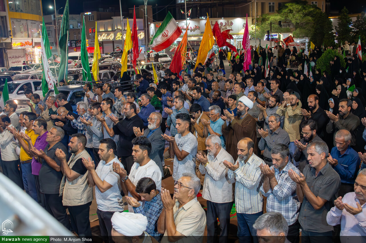 تصاویر/ اقامه نماز استغاثه در شب صد و چهارم اجتماعات میدان آزادی کرمان