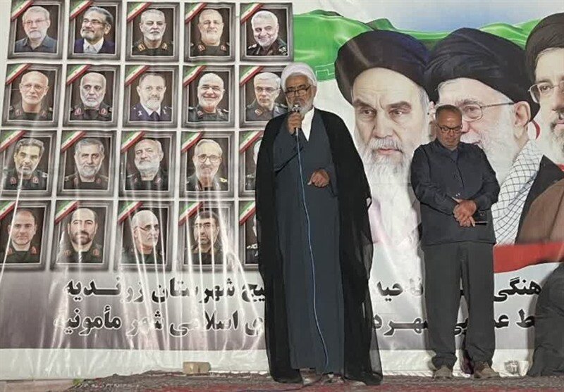 ملت ایران برگرفته از مکتب امام حسین (ع) است