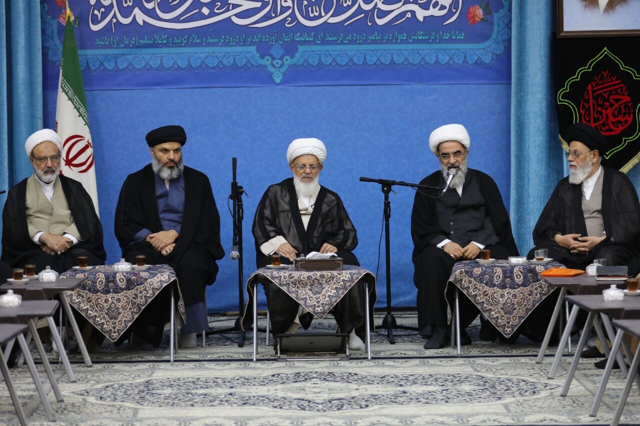 مباحث دینی در سخنرانی ماه محرم به صورت ریشه ای و عمیق تبیین شود