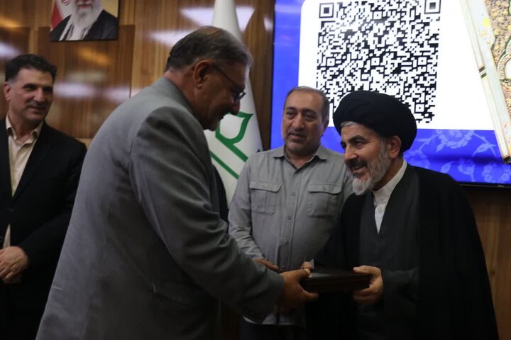 تصاویر/ آیین رونمایی از دیوان «دُر بی‌نظیر» در خوی