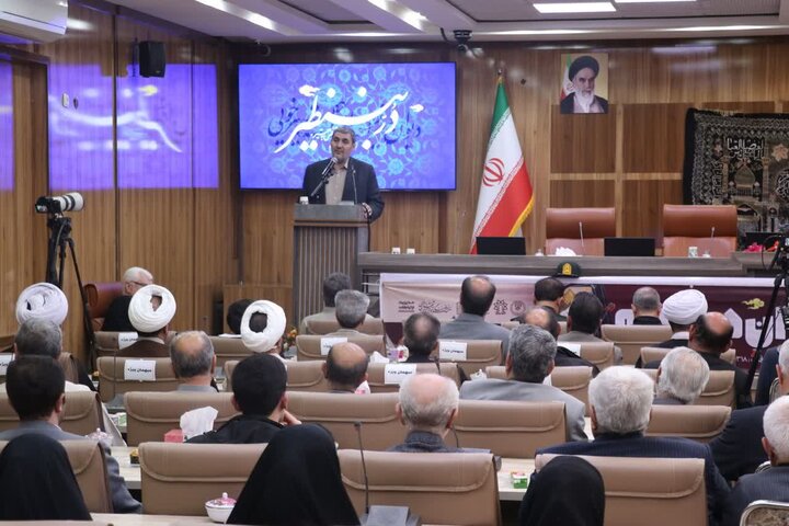 تصاویر/ آیین رونمایی از دیوان «دُر بی‌نظیر» در خوی