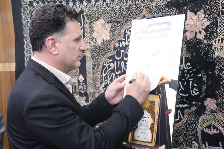 تصاویر/ آیین رونمایی از دیوان «دُر بی‌نظیر» در خوی