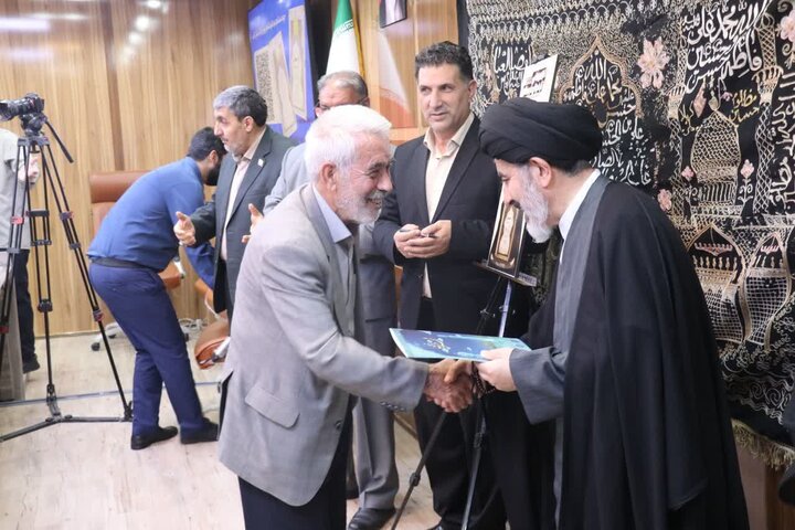 تصاویر/ آیین رونمایی از دیوان «دُر بی‌نظیر» در خوی