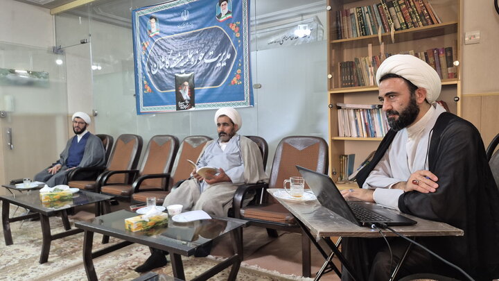 تصاویر/ کارگروه علمی تربیتی نحو «سیوطی» در حوزه علمیه کاشان