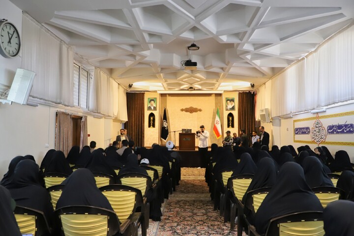 تقدیر از بانوان فعال در اجتماعات و مواکب مردمی