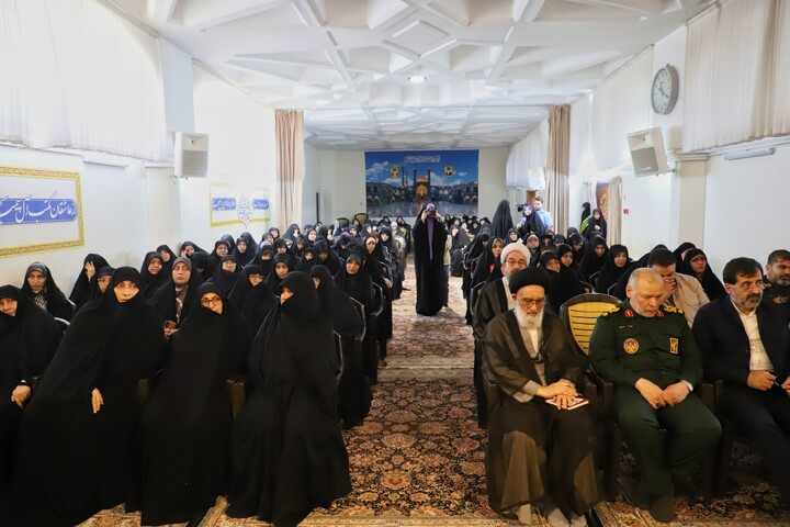 تقدیر از بانوان فعال در اجتماعات و مواکب مردمی