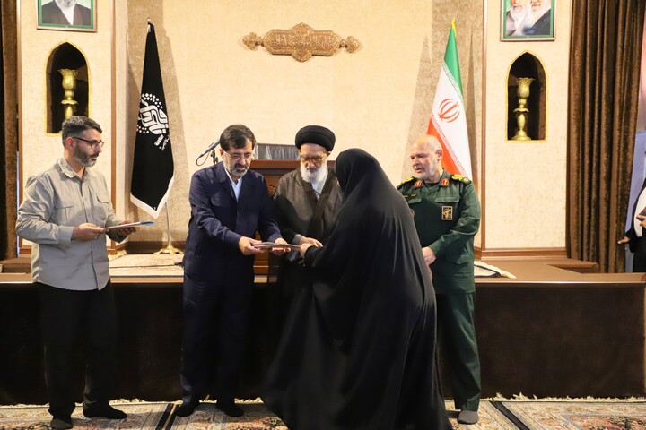تقدیر از بانوان فعال در اجتماعات و مواکب مردمی