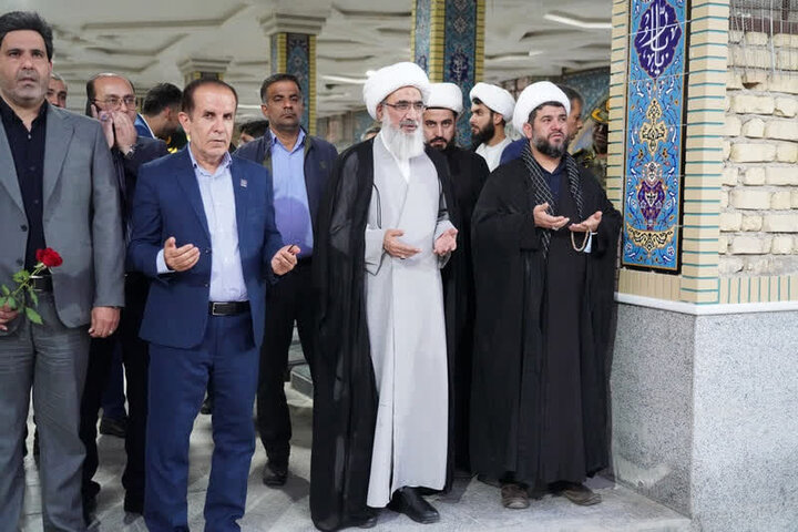 تصاویر/ حضور حجت‌الاسلام والمسلمین صفایی بوشهری در گلزار شهدای کازرون