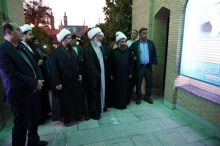 تصاویر/ حضور حجت‌الاسلام والمسلمین صفایی بوشهری در گلزار شهدای کازرون