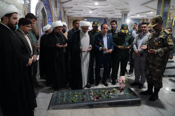 تصاویر/ حضور حجت‌الاسلام والمسلمین صفایی بوشهری در گلزار شهدای کازرون