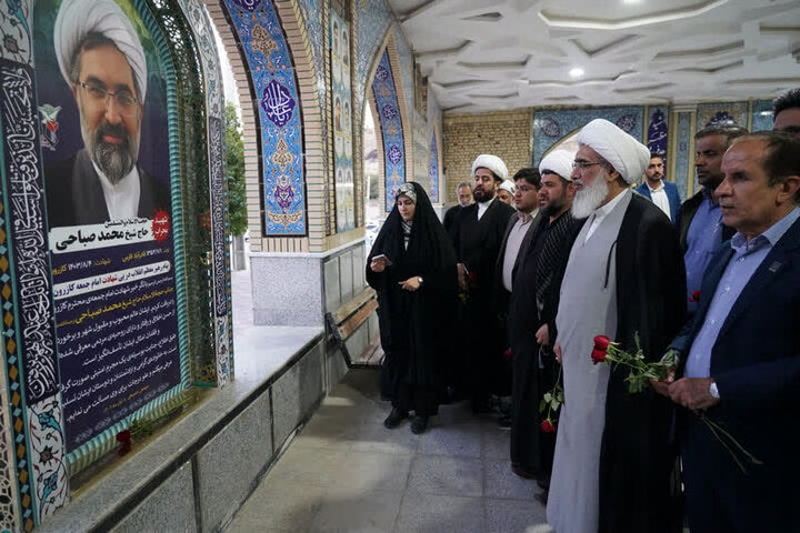 تصاویر/ حضور حجت‌الاسلام والمسلمین صفایی بوشهری در گلزار شهدای کازرون