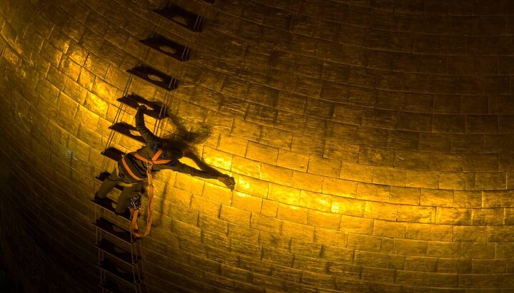 Lavaggio della cupola del Santuario dell’Imam Husayn (pace su di lui) alla vigilia del mese di Muharram